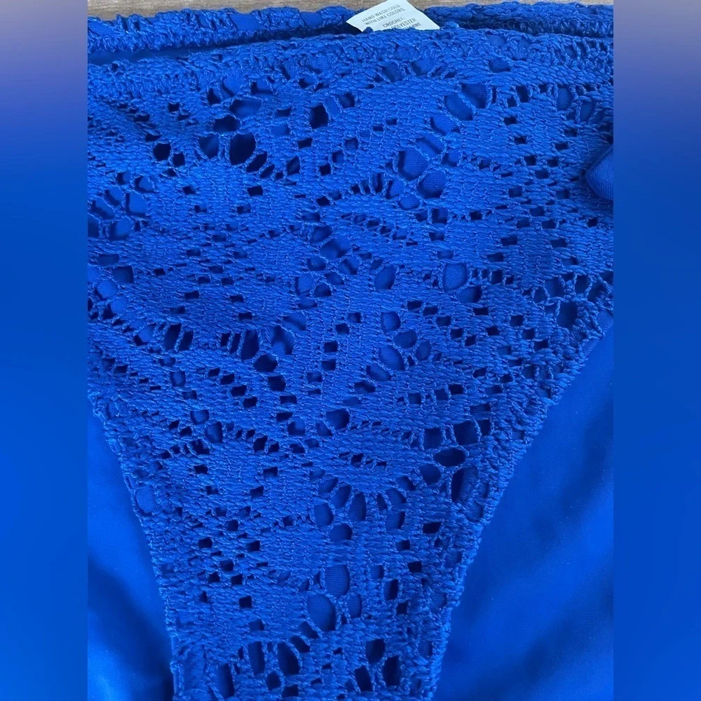 New aerie royal blue crochet bikini bottoms with tie sides, hygienic liner; L